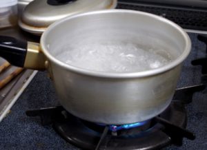熱湯を排水に注ぐ習慣を作る