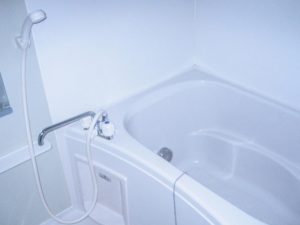 バスルームの排水管がつまる原因