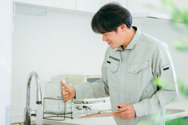 安定して稼げる理由２.労働人口減少と専門性の高さによる「供給不足」